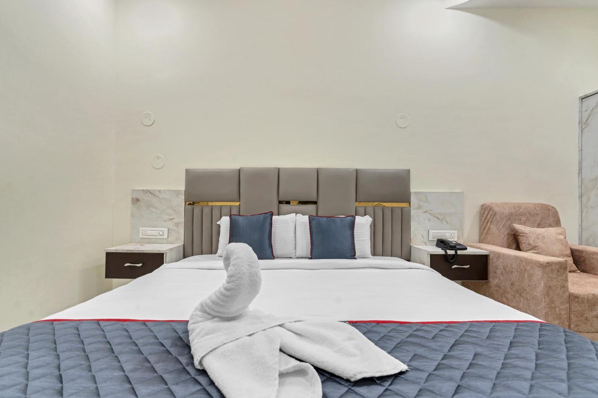 Hotel Sky Land Khammam Ngoại thất bức ảnh