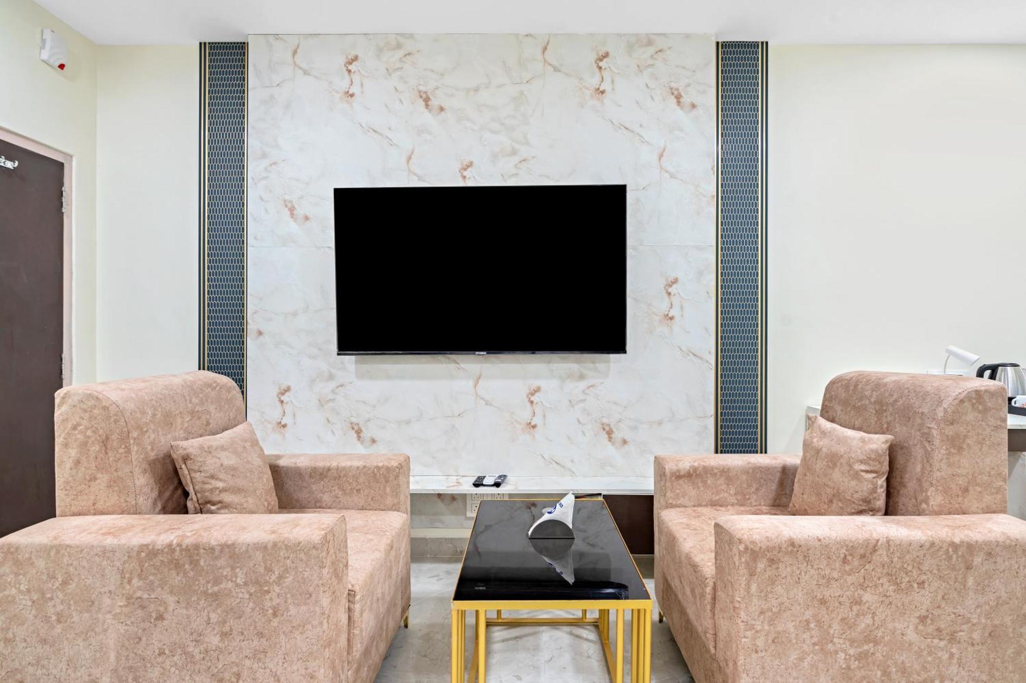 Hotel Sky Land Khammam Ngoại thất bức ảnh
