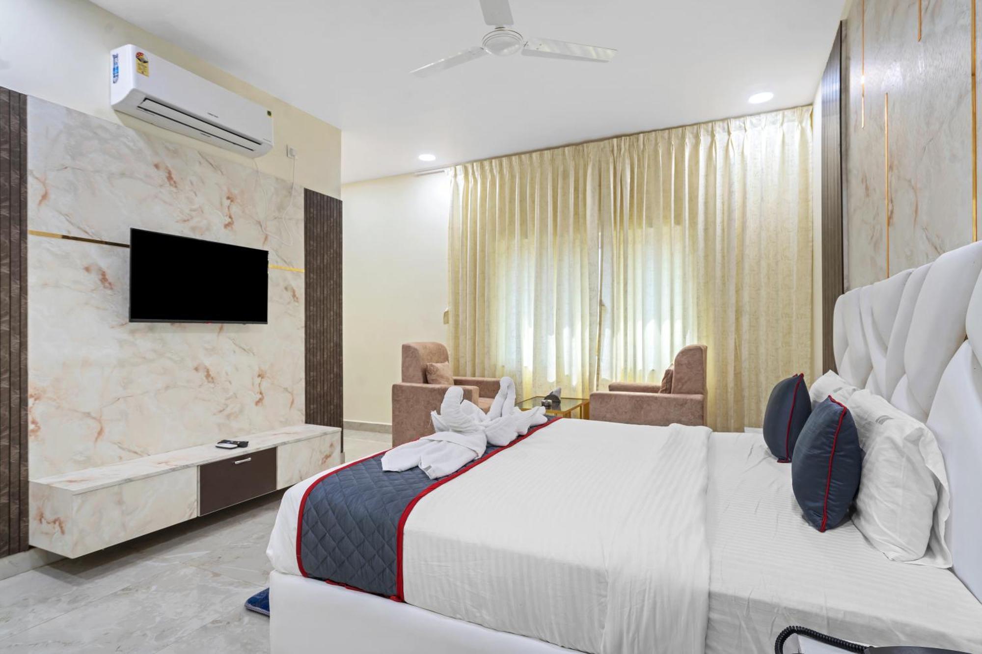 Hotel Sky Land Khammam Ngoại thất bức ảnh